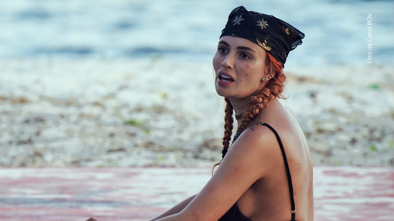 Sara en Survivor la isla de los famosos.