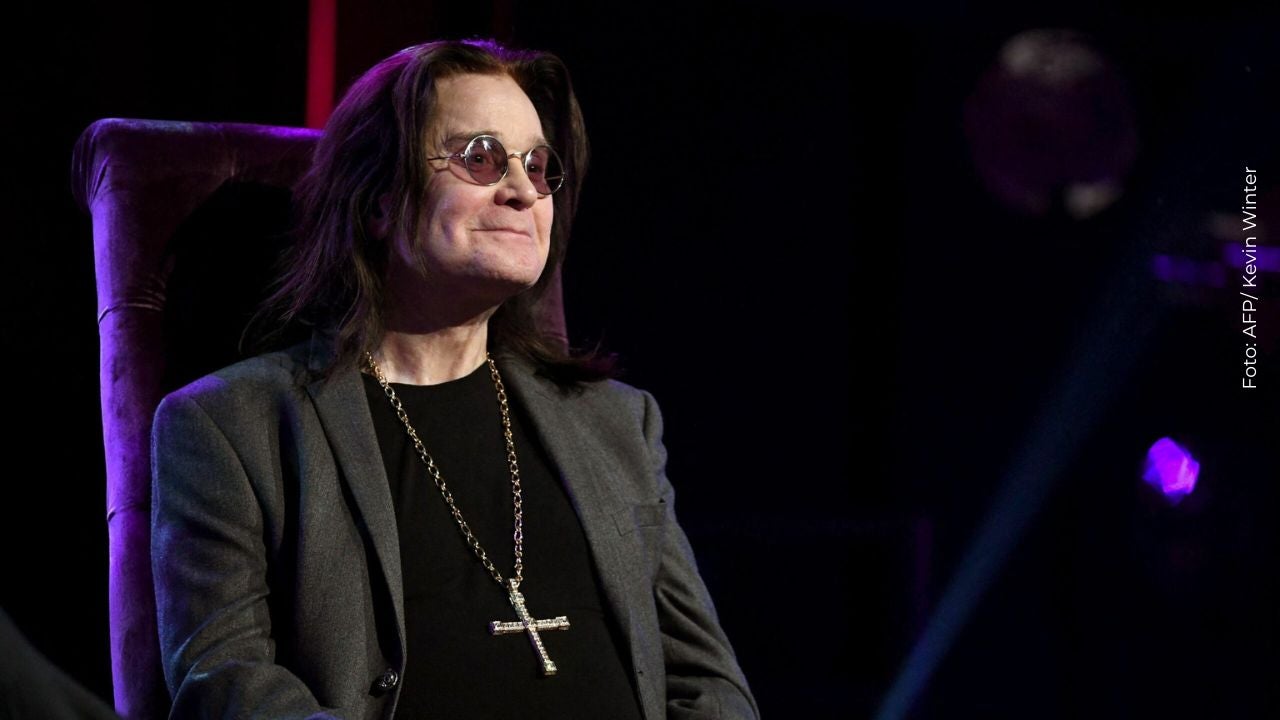Ozzy Osbourne habla en el escenario en iHeartRadio