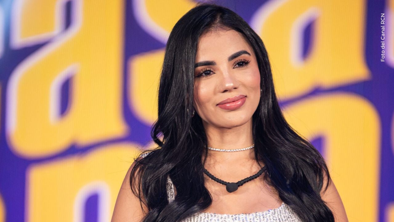 Karina García enfrenta críticas tras aparecer en la pantalla de Times Square