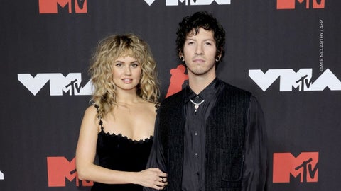 Debby Ryan anuncia su embarazo junto a Josh Dun