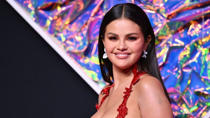 Selena Gomez impone tendencia en uñas