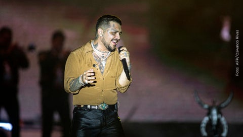 Christian Nodal en concierto para su "Forajido Tour"