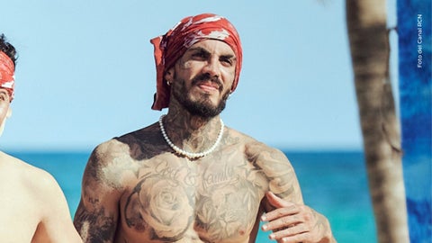 Mateo Carvajal enfrentó a fan que inventó romance con él: así reaccionó