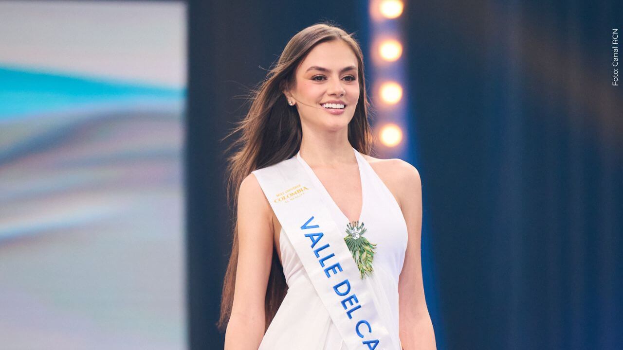Eliana Duque, del Valle, se ubica primera en la tabla de posiciones tras ganar la prueba del mejor vestido representativo de su departamento. Foto: Canal RCN