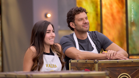 Valeria Aguilar y Raúl Ocampo en MasterChef Celebrity 2025.