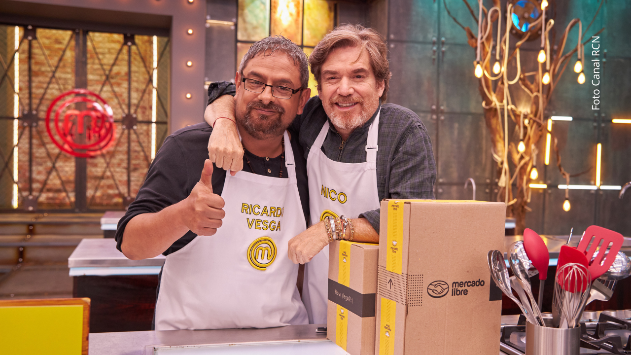 El trabajo en equipo de Ricardo Vesga y Nicolás Montero fue puesto a prueba en un reto de cajas misteriosas.