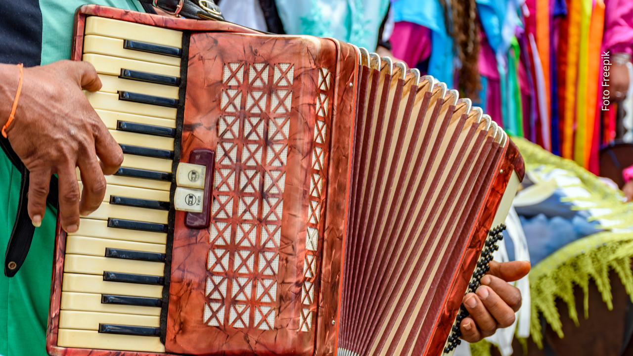 Mane Díaz decidió cumplir un viejo sueño, grabar su propio álbum vallenato. Mane Díaz decidió cumplir un viejo sueño, grabar su propio álbum vallenato.
