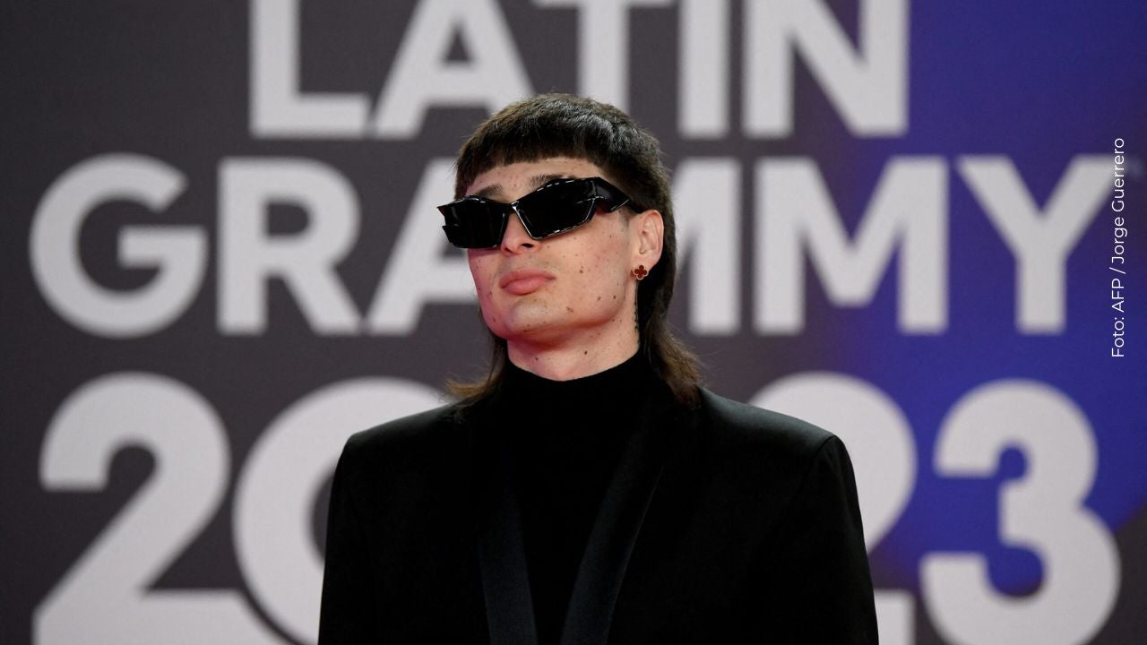 Peso Pluma dejó sin aliento a sus seguidoras con su nuevo corte de cabello