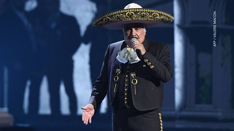 Vicente Fernández se presenta durante la 20.ª Entrega Anual de los Premios Grammy Latinos
