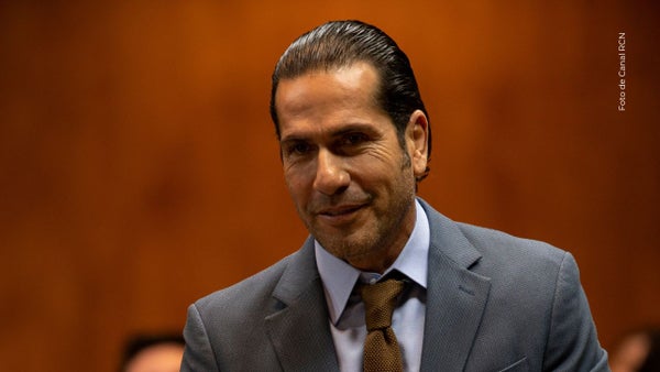 Hijo mayor de Gregorio Pernía publica fotos con su novia y la diferencia de edad causa revuelo en redes