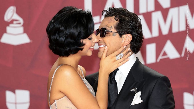 Las románticas fotos de Ángela Aguilar y Christian Nodal