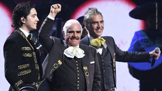 Alejandro Fernández tras el beso viral de Doña Cuquita Abarca