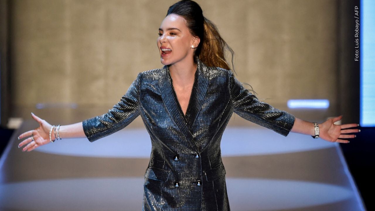 Belinda reaparece en la Fashion Week con David Beckham tras aparatosa lesión