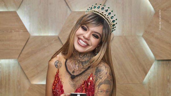 Melissa Gate aterriza en Panamá y es recibida como toda una reina por sus seguidores