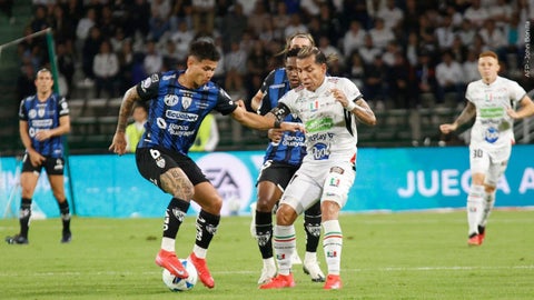 Los jugadores de IDV se burlaron de Dayro Moreno al bailar como él tras eliminar al Once Caldas en Sudamericana. Foto: AFP / John Bonilla