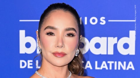 Paola Jara llegó con zapatos distintos y así reaccionó