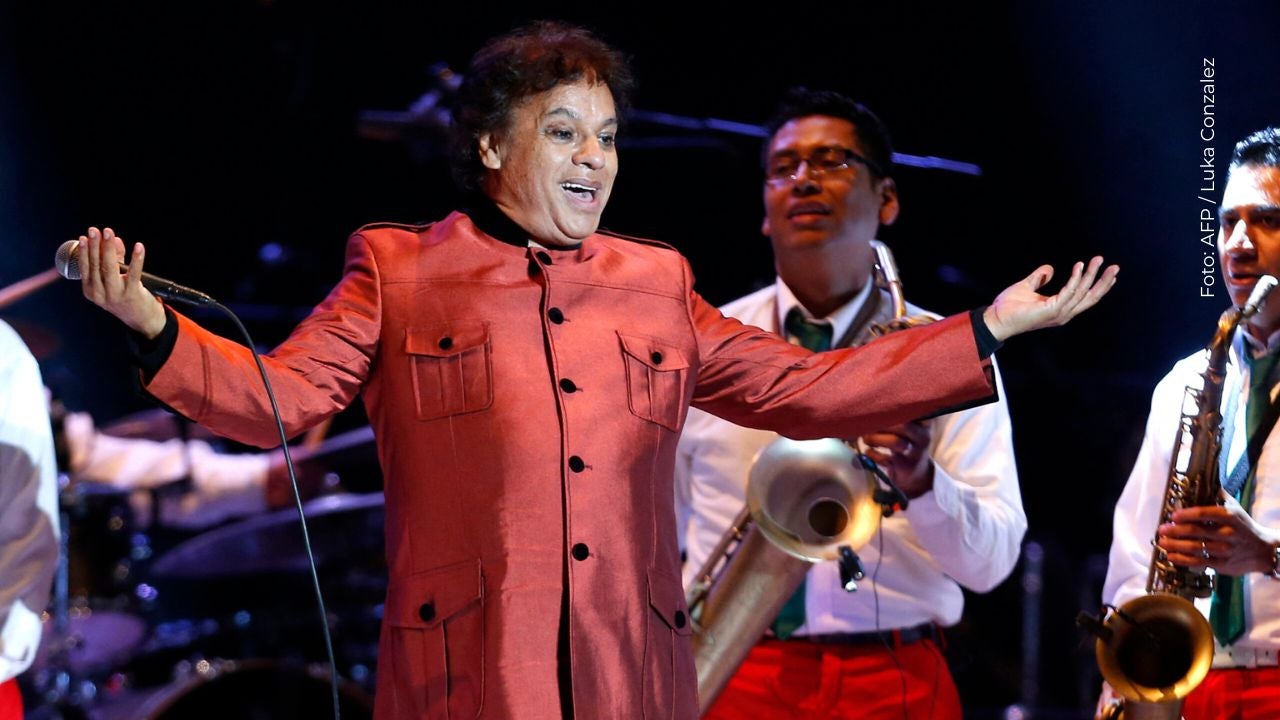 ¿Juan Gabriel está vivo?: dos jóvenes lo grabaron en un restaurante de París