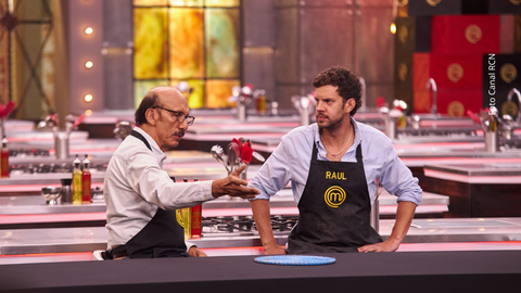 Jorge Herrera fue eliminado de MasterChef Celebrity 2025 tras un plato con errores de cocción.