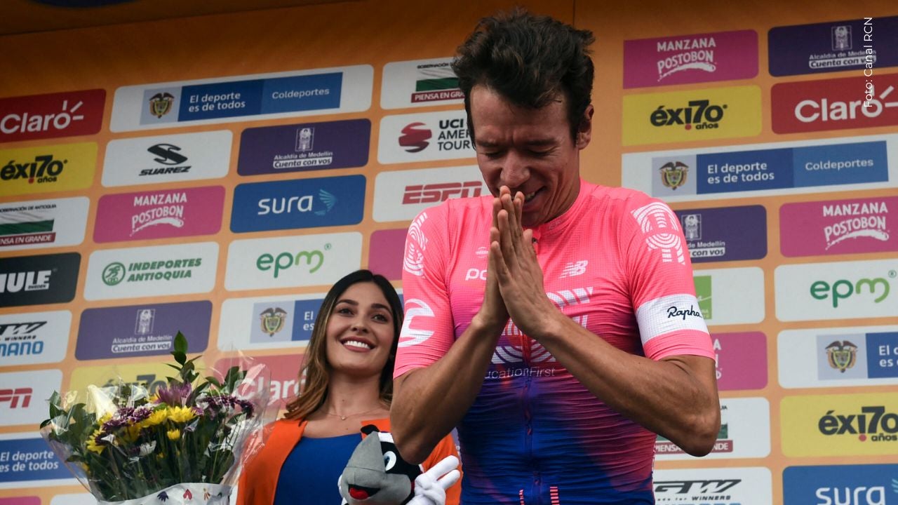 Rigo preocupa a fans tras mostrar una imagen a su mamá enferma