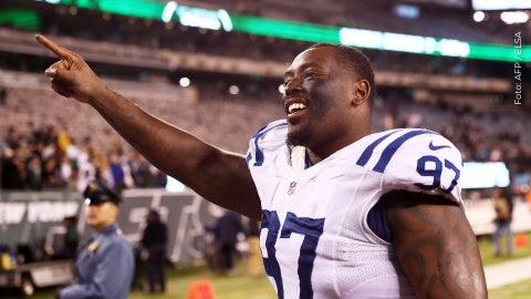 Muere excampeón del Super Bowl a sus 39 años, Arthur Jones y esto se sabe.