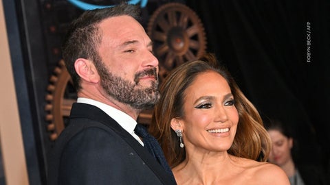 Jennifer Lopez y Ben Affleck juntos en una alfombra roja