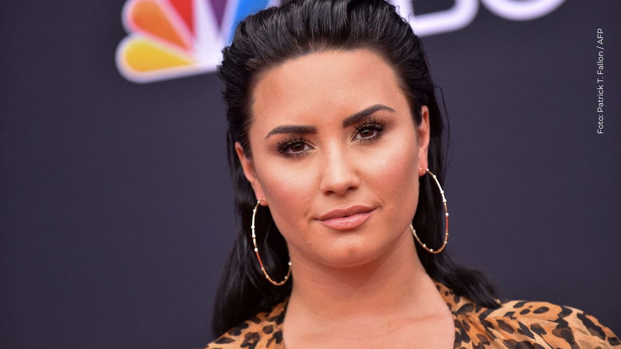 Demi Lovato impacta en París con su nueva imagen