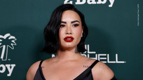 Demi Lovato impacta en París con su nueva imagen