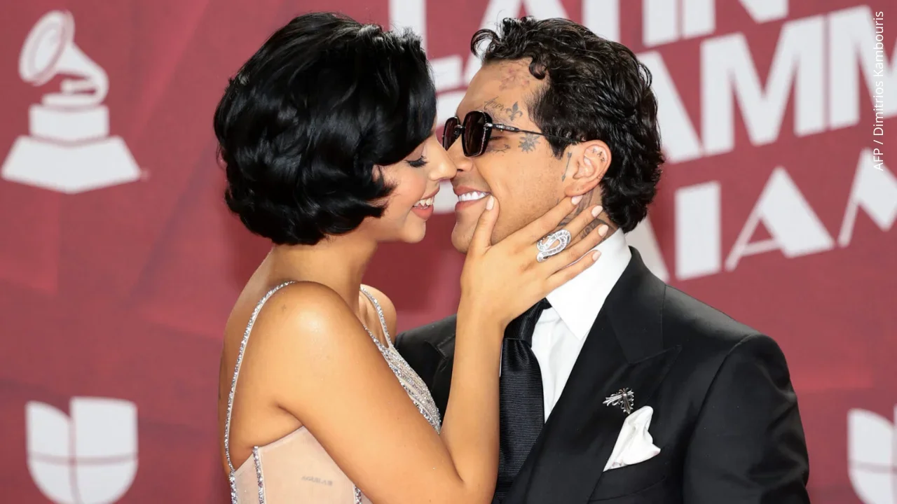 Ángela Aguilar y Christian Nodal asisten a la 25.ª Entrega Anual del Latin GRAMMY en el Kaseya Center.