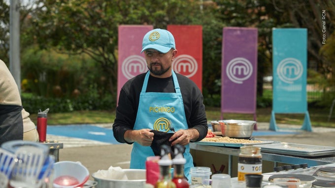 MasterChef Celebrity Colombia Pichingo sufre quemadura en su mano en MasterChef Celebrity