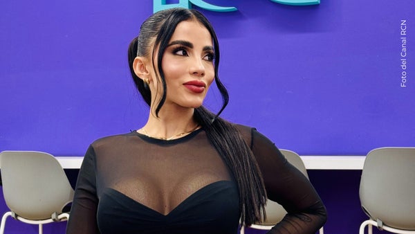 Karina García sorprende a su entrenador por su cumpleaños y comparan al hombre con Blessd