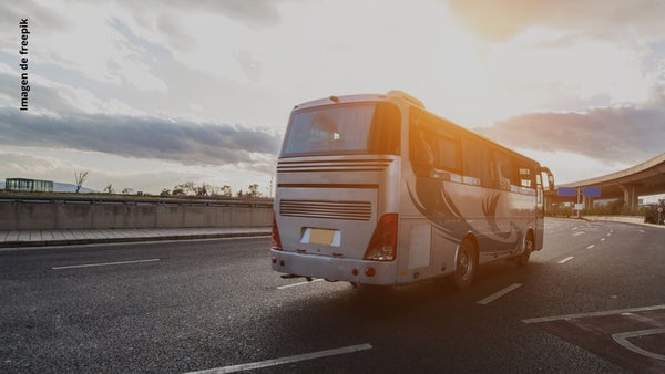 Se accidentó bus de la agrupación de Samuel Morales, hijo de Kaleth, así quedó el carro