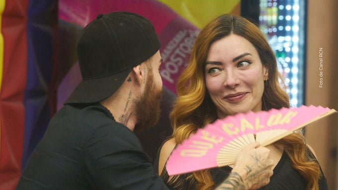 Norma Nivia y Mateo Varela le dan la bienvenida al nuevo integrante de la familia.