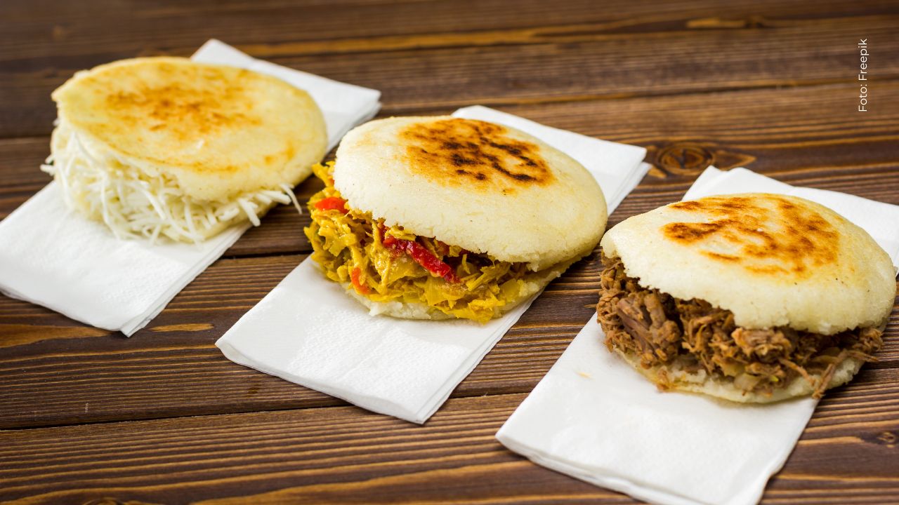 Colombiano se volvió viral por su curiosa preparación de arepas en Canadá