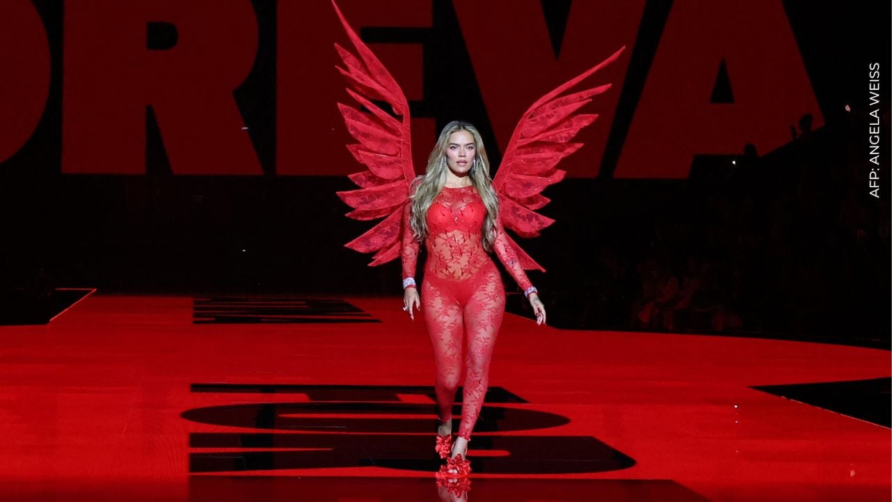 Karol G en el Victoria's Secret Fashion Show