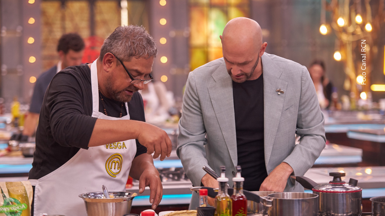 Ricardo Vesga se lleva el primer delantal negro del Top 10 tras un plato que no convenció al jurado. Ricardo Vesga se lleva el primer delantal negro del Top 10 tras un plato que no convenció al jurado.