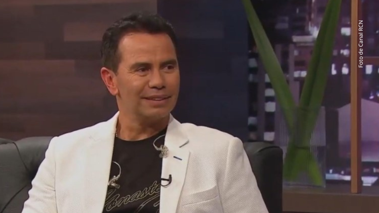 Jhonny Rivera durante una entrevista en el programa Yo José Gabriel.