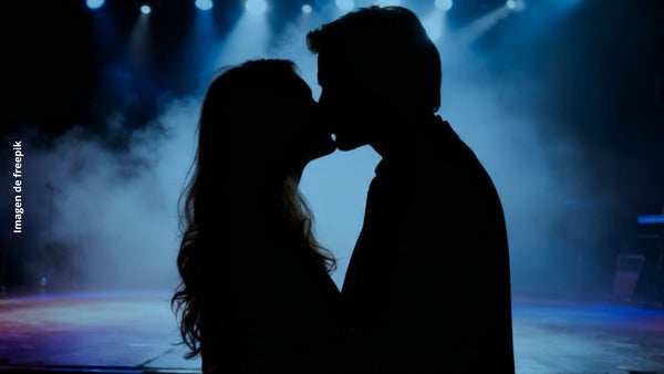 Andy Rivera confirmó rumores de romance tras besar a reconocida influencer en pleno concierto