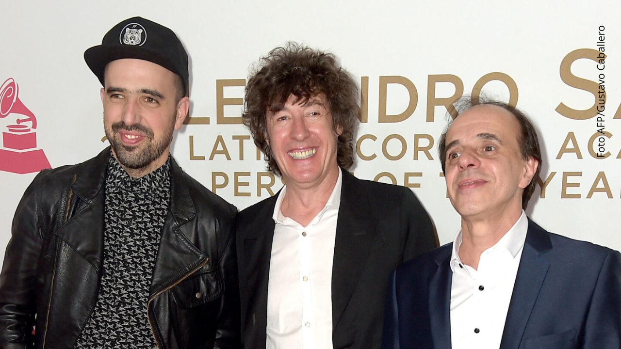 A pesar del susto, Roberto Musso bromeó con el público y demostró por qué sigue siendo una de las figuras más queridas del rock en español.