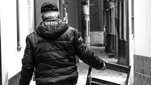 Reconocido actor causa preocupación tras fotos filtradas en condición de calle: esto se sabe Reconocido actor causa preocupación tras fotos filtradas en condición de calle: esto se sabe