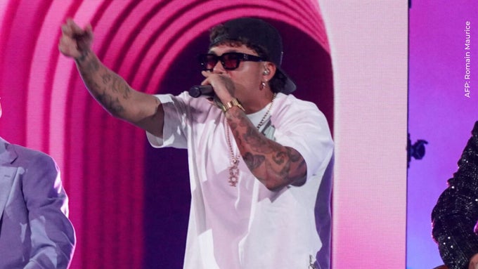 Beéle sorprende en canción de Shakira