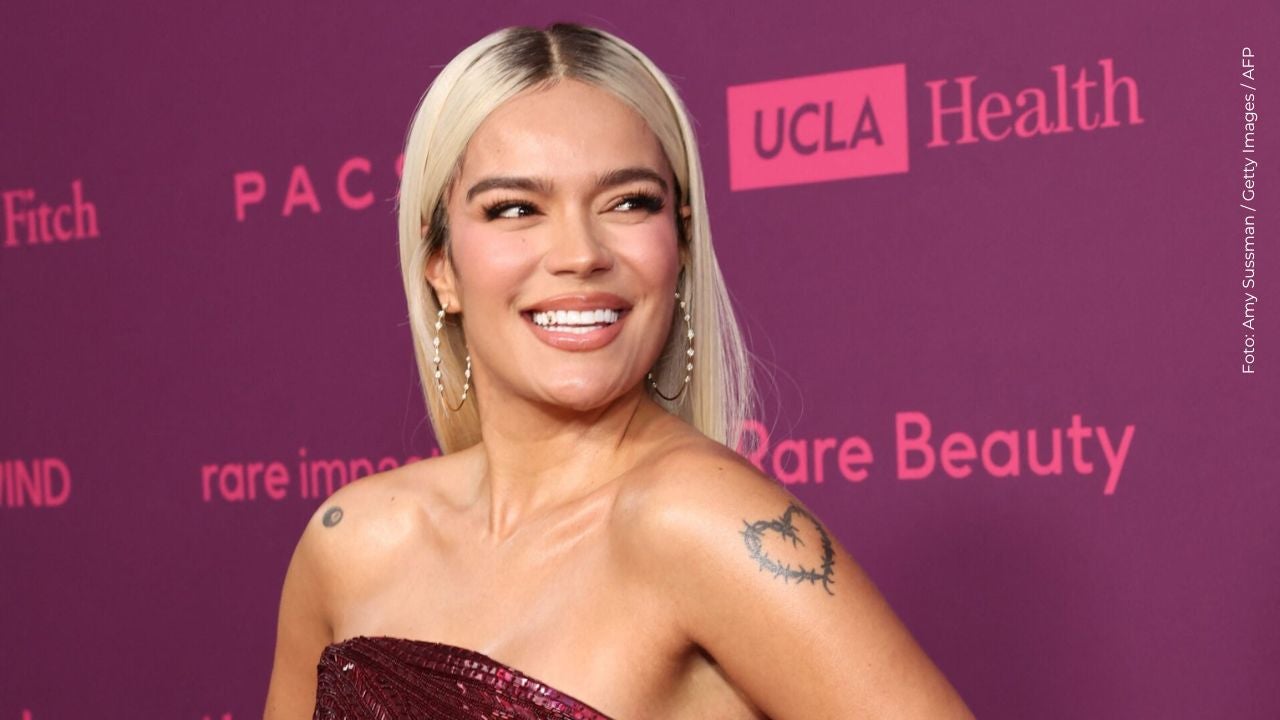 Karol G deslumbra con vestido dorado y ceñido en los Billboard de la Música Latina 2025