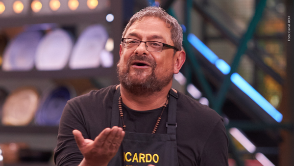Ricardo Vesga fue eliminado de MasterChef: así se despidieron Claudia Bahamón y Carolina Sabino Ricardo Vesga fue eliminado de MasterChef: así se despidieron Claudia Bahamón y Carolina Sabino