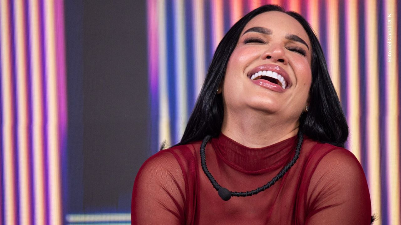 Andrea Valdiri llamó la atención con el disfraz que usó para sorprender a sus empleados