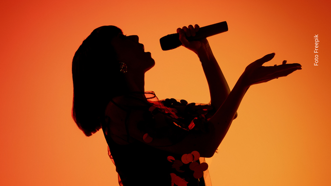 Mr. Black sorprendió en Halloween al vestirse como “La Bichota”, inspirado en Karol G y las mujeres empoderadas.