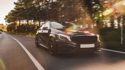 Mujer le raya el carro a su pareja por infiel y se viraliza en redes.