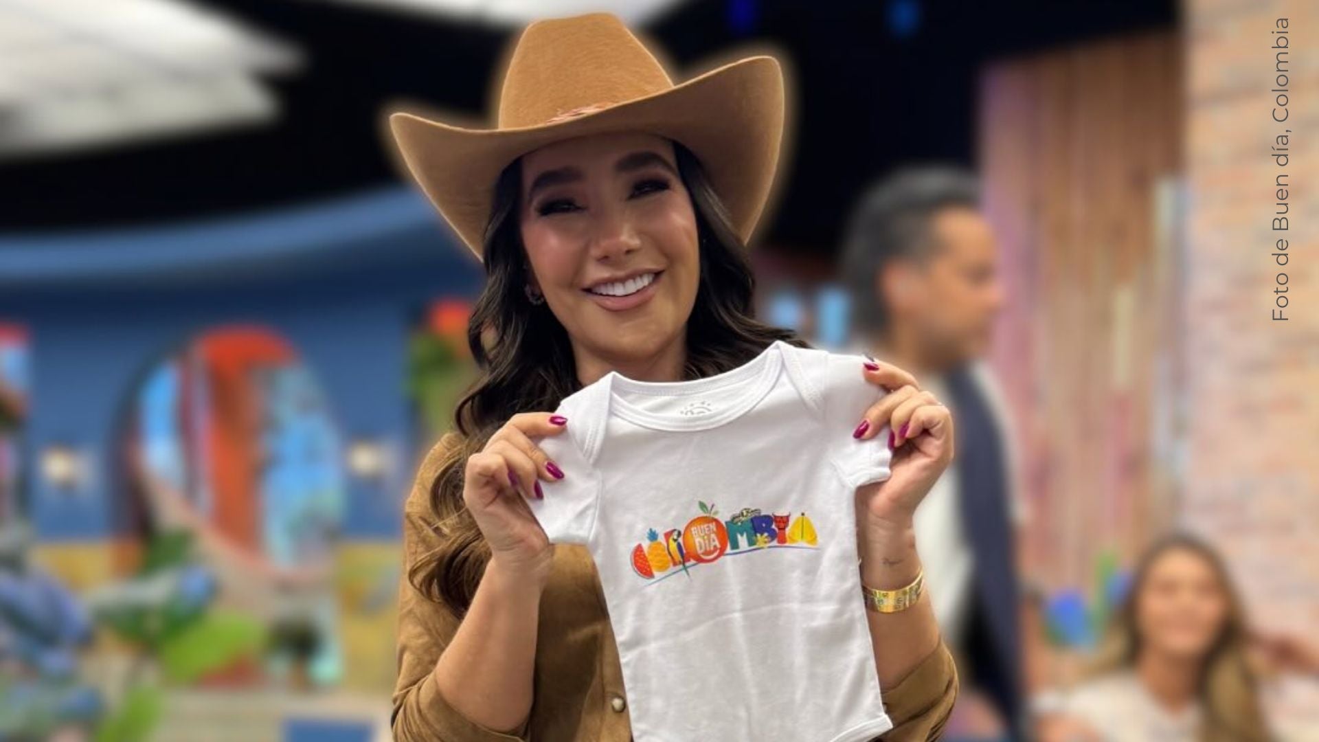 La cantante Paola Jara muestra a su compañía en los últimos días del embarazo antes de dar a luz.