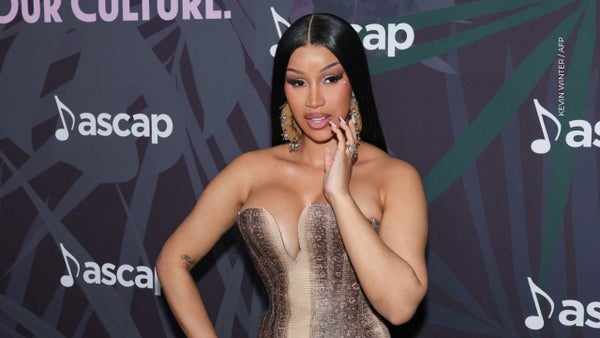 Cardi B confiesa que lleva tres meses sin lavarse el cabello: “Probablemente tenga cucarachas” Cardi B confiesa que lleva tres meses sin lavarse el cabello: “Probablemente tenga cucarachas”