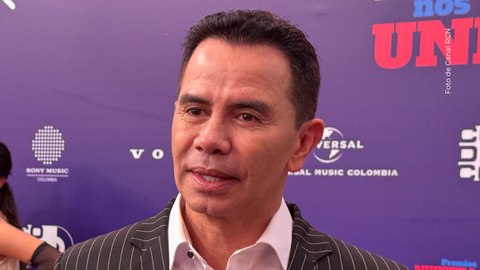 Jhonny Rivera en los Premios Nuestra Tierra.