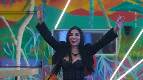 Karina García sorprende a sus seguidores con su baile.