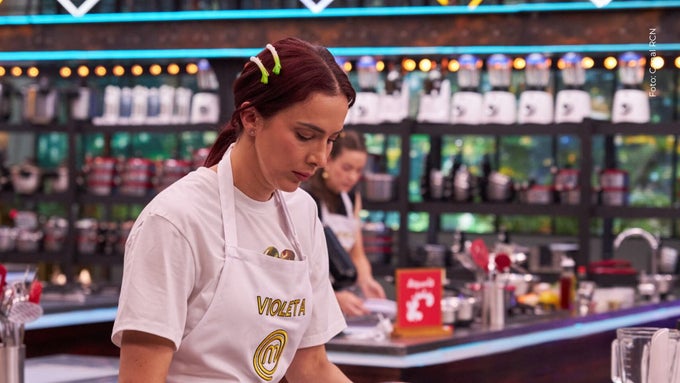 Violeta y su reto fallido en la prueba de postres de crema de leche